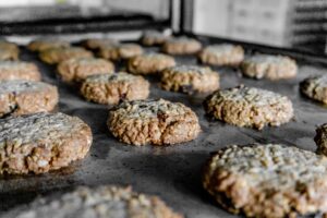 Read more about the article Jak przechowywać ciasta i torty, aby długo zachowały świeżość?